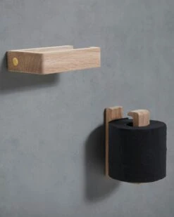 Andersen Vessapaperiteline Tammi -Lastenhuoneen sisustus andersen toilet towel holder 135x85 cm oak lacquer 2