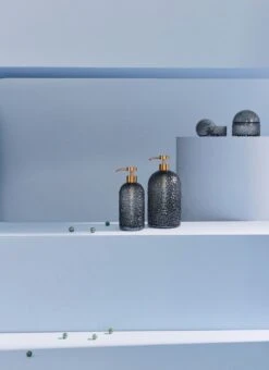 AYTM Arura Saippua-Annostelija Musta / Kulta 9 AYTM Arura Saippua-Annostelija Musta / Kulta -Lastenhuoneen sisustus aytm arura soap dispenser black gold 3