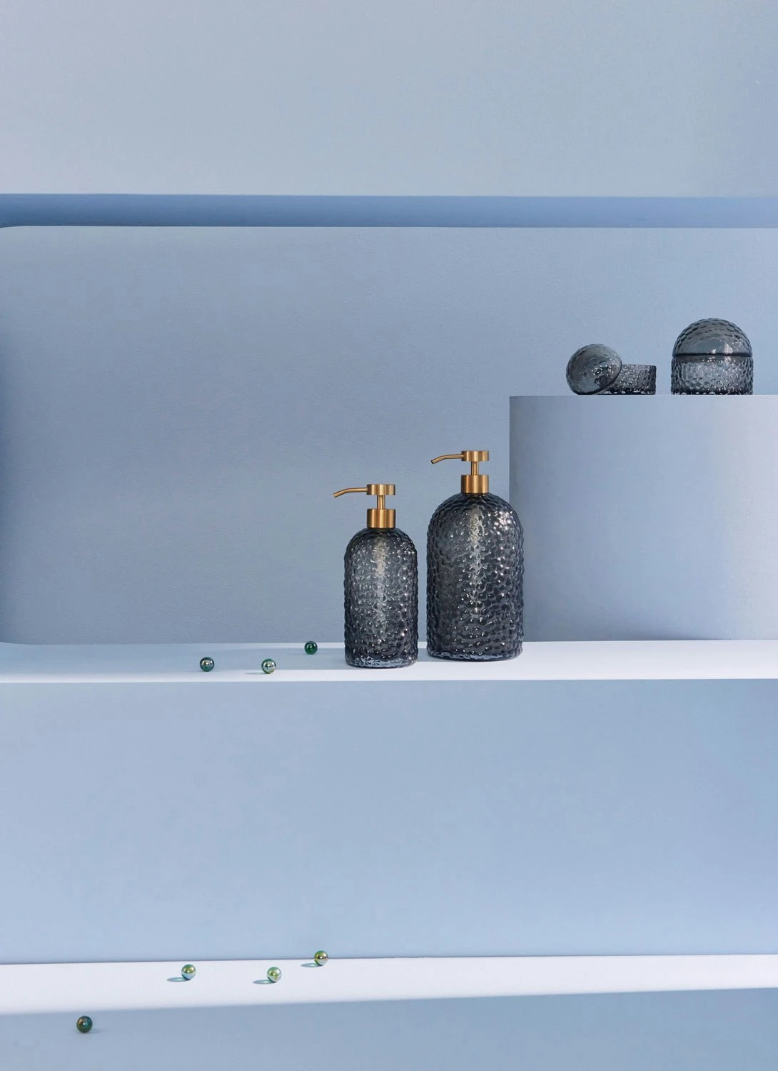 AYTM Arura Saippua-Annostelija Musta / Kulta 6 AYTM Arura Saippua-Annostelija Musta / Kulta - Image 4