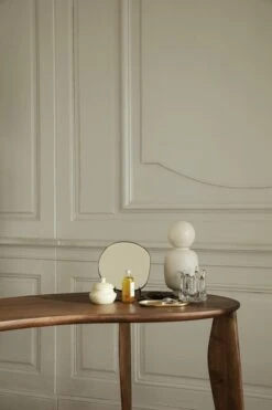 Ferm LIVING Pond Pöytäpeili 21x23 Cm, Tumma Krominvärinen -Lastenhuoneen sisustus ferm living pond poytapeili 21x23 cm tumma chrome 4