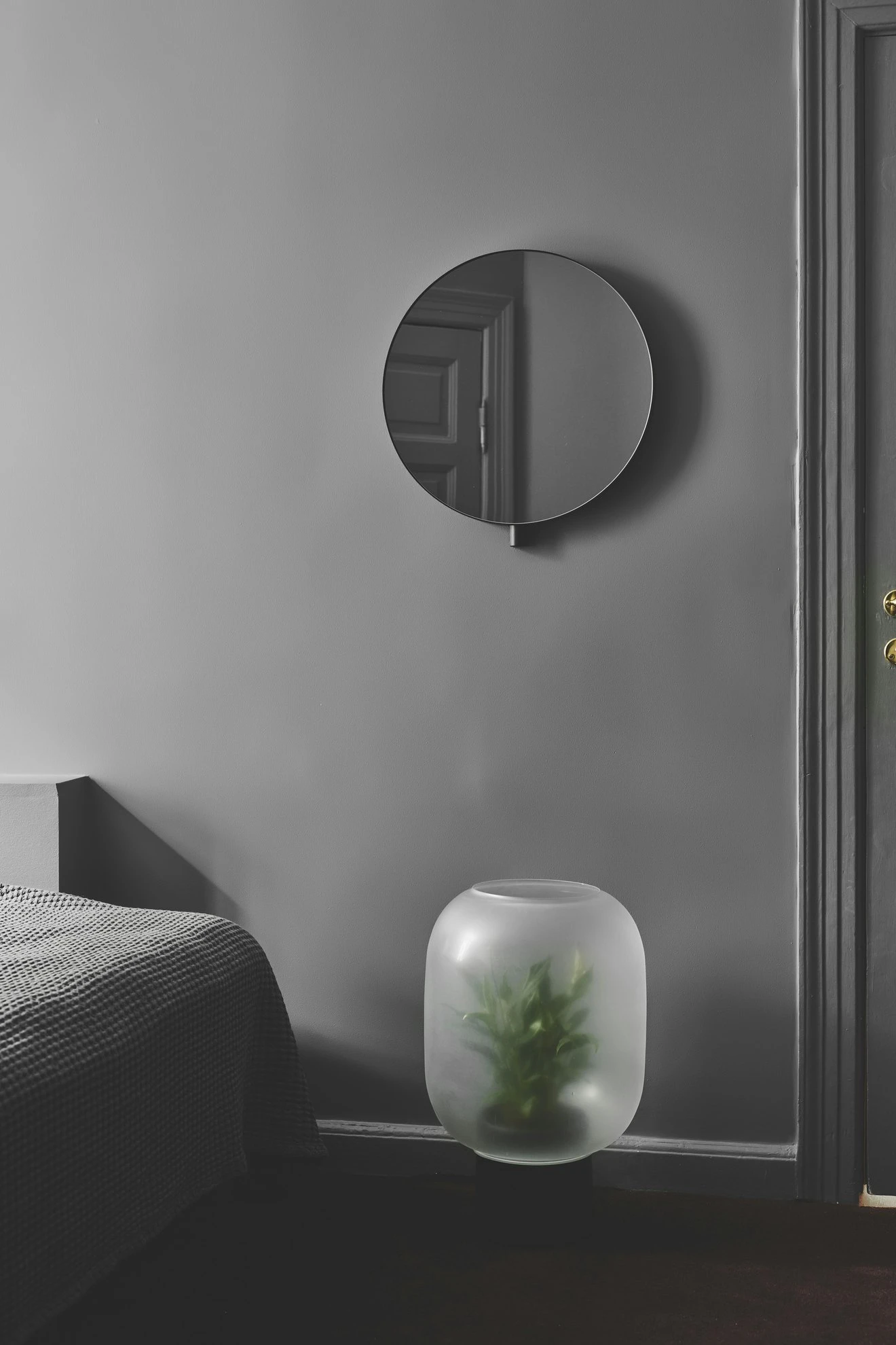 GEJST Kollage Seinäpeili Ø50 Cm, Tumman Tamminen 5 GEJST Kollage Seinäpeili Ø50 Cm, Tumman Tamminen - Image 3