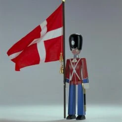 Kay Bojesen Lipunkantaja, Iso -Lastenhuoneen sisustus kay bojesen lipunkantaja iso 1