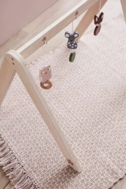 Lastenhuoneen sisustus -Lastenhuoneen sisustus kids concept edvin baby gym wood figures 1