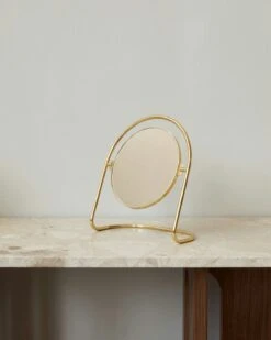 Menu Nimbus Pöytäpeili, Kiillotettu Messinki -Lastenhuoneen sisustus menu nimbus poytapeili 1