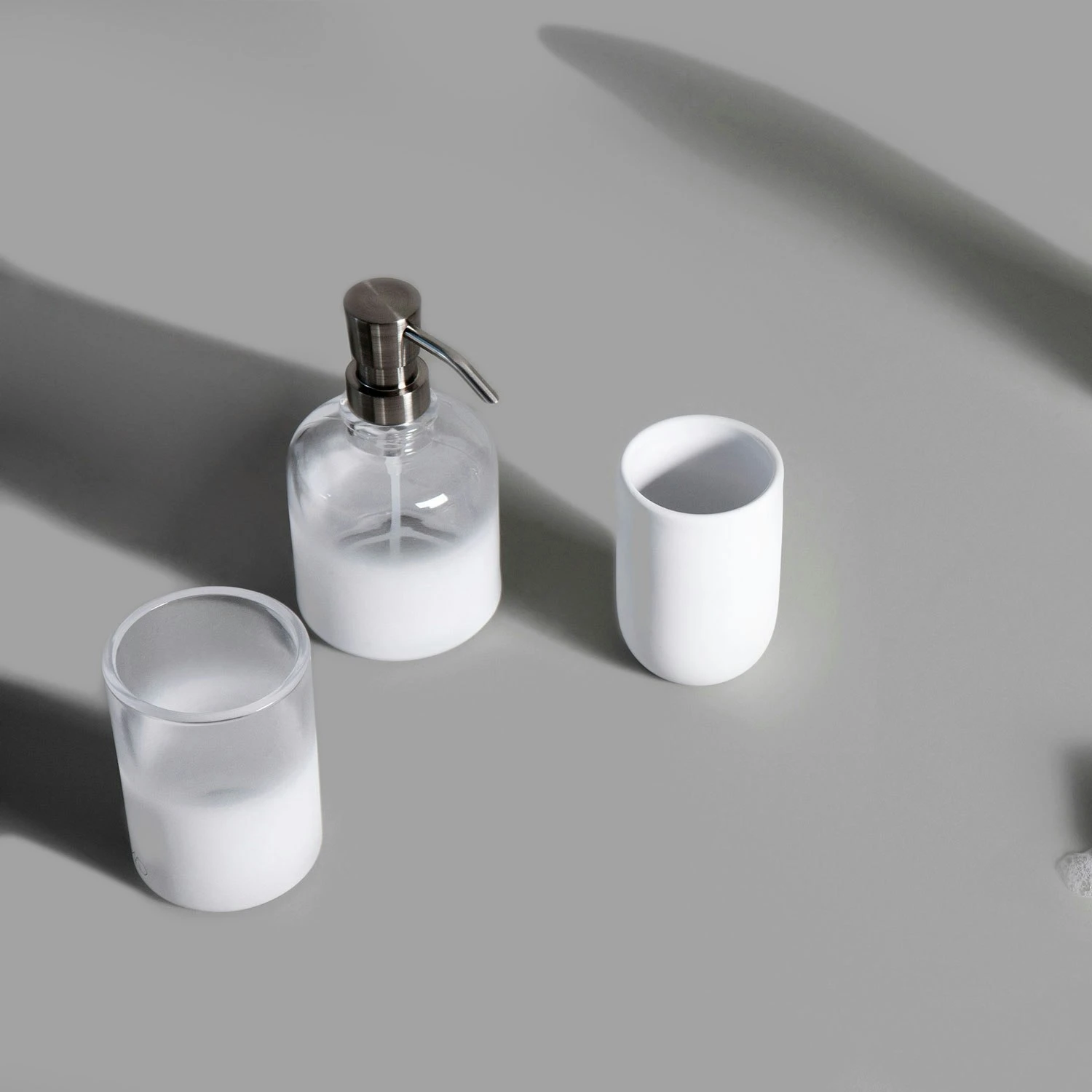 Mette Ditmer Lotus Hammasharjanpidike, Valkoinen 4 Mette Ditmer Lotus Hammasharjanpidike, Valkoinen - Image 2