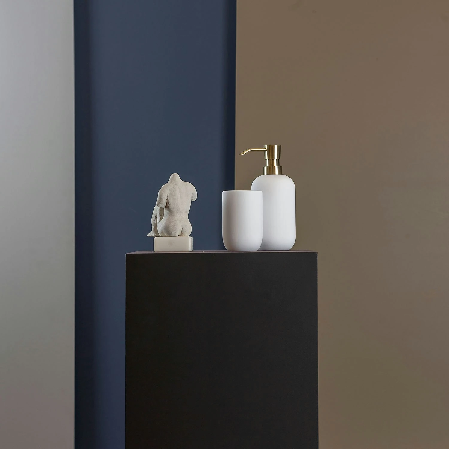 Mette Ditmer Lotus Hammasharjanpidike, Valkoinen 5 Mette Ditmer Lotus Hammasharjanpidike, Valkoinen - Image 3