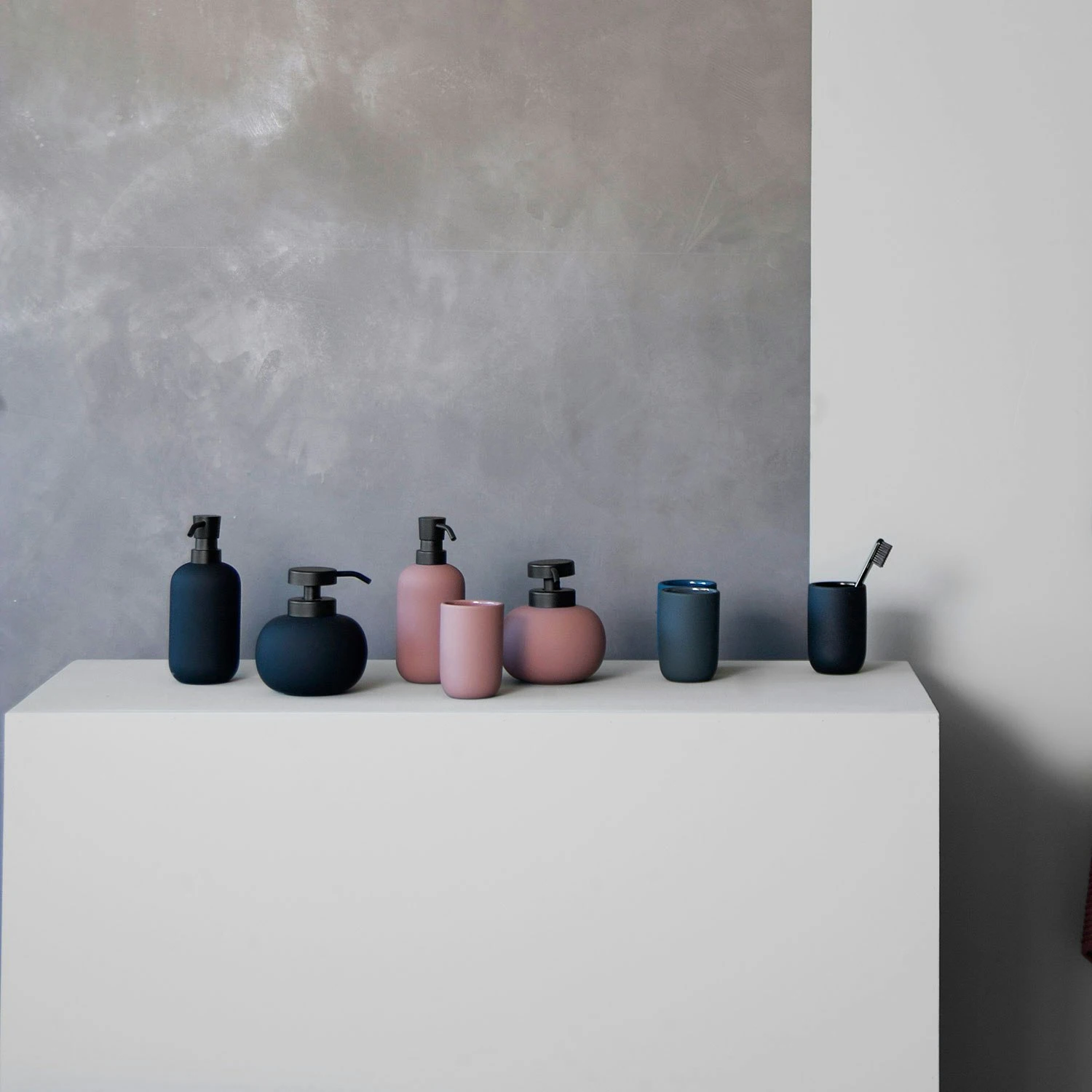 Mette Ditmer Lotus Hammasharjanpidike, Antrasiitti 4 Mette Ditmer Lotus Hammasharjanpidike, Antrasiitti - Image 2