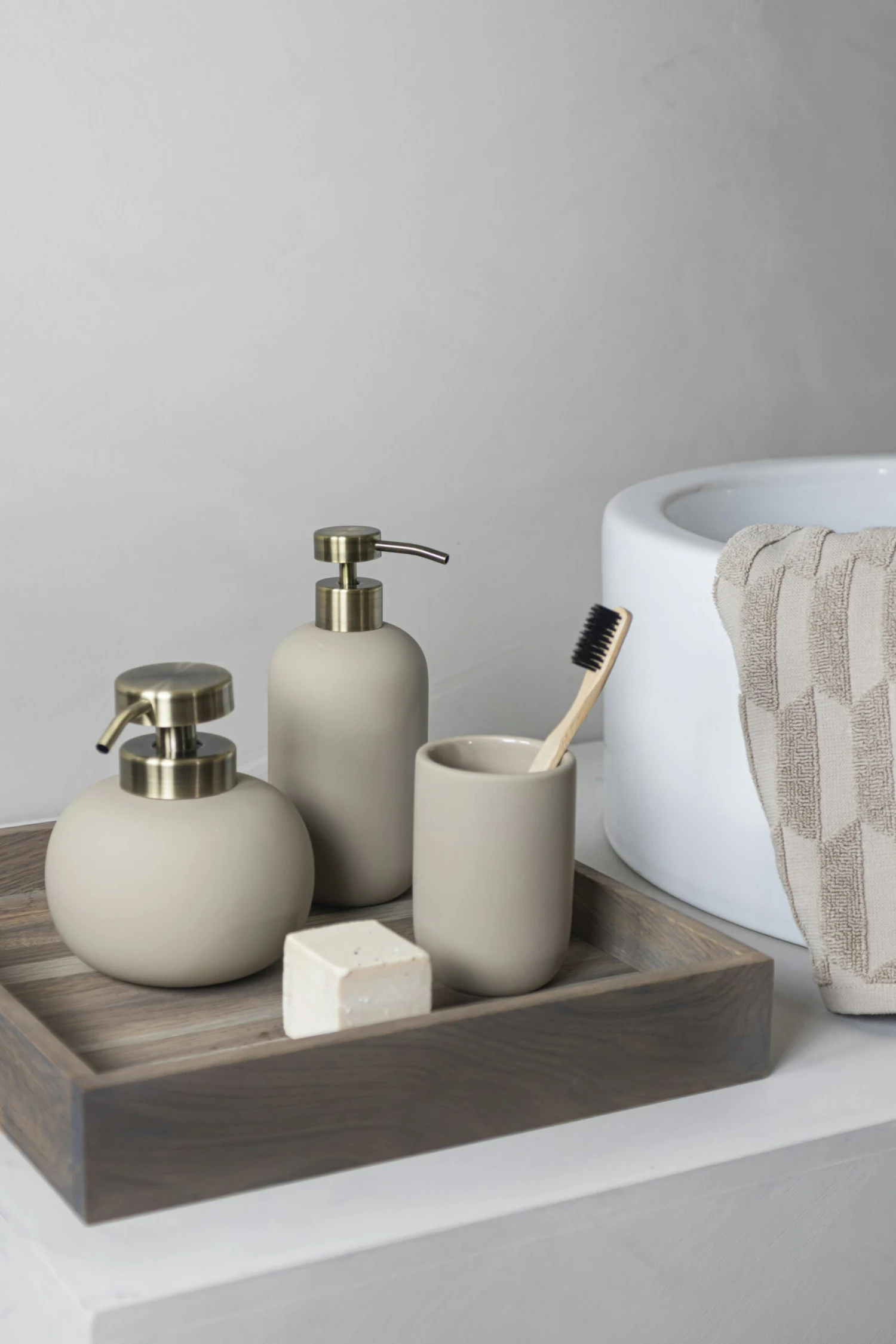 Mette Ditmer Lotus Saippua-Annostelija Matala, Sand 5 Mette Ditmer Lotus Saippua-Annostelija Matala, Sand - Image 3