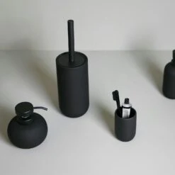 Mette Ditmer Lotus Vessaharja, Musta -Lastenhuoneen sisustus mette ditmer lotus vessaharja 3