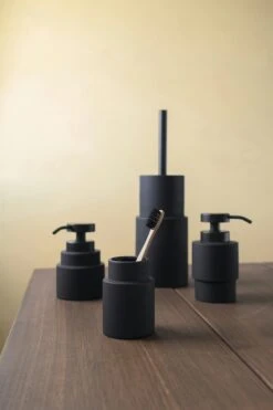 Mette Ditmer Shades B Hammasharjanpidike, Musta -Lastenhuoneen sisustus mette ditmer shades b hammasharjanpidike 5