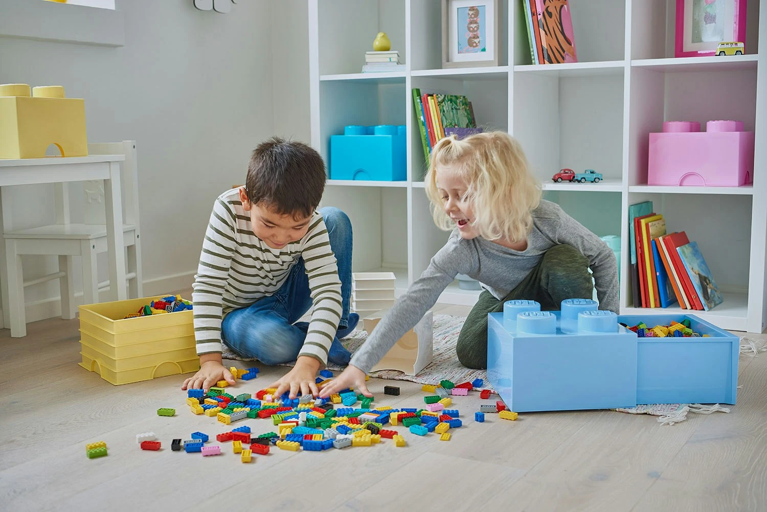 Room Copenhagen LEGO® Säilytys Laatikolla 4 Nuppia, Light Royal Blue 7 Room Copenhagen LEGO® Säilytys Laatikolla 4 Nuppia, Light Royal Blue - Image 5