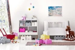 Room Copenhagen LEGO® Säilytys 2 Laatikolla 8 Nuppia, Vaaleanliila 9 Room Copenhagen LEGO® Säilytys 2 Laatikolla 8 Nuppia, Vaaleanliila -Lastenhuoneen sisustus room copenhagen lego brick drawer 8 red 27