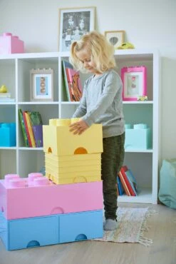 Room Copenhagen LEGO® Laatikko 8 Nuppia, Vaaleanliila -Lastenhuoneen sisustus room copenhagen lego storage brick 8 light purple 3