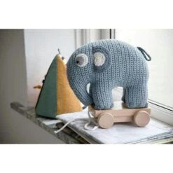 Sebra Fanto The Elephant Vedettävä Lelu Virkattu, Classic Grey -Lastenhuoneen sisustus sebra fanto the elephant crochet pull along toy 1