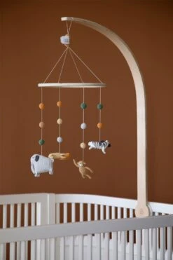 Sebra Mobilenpidike Puu, Elephant Grey -Lastenhuoneen sisustus sebra wooden mobile holder 1 1