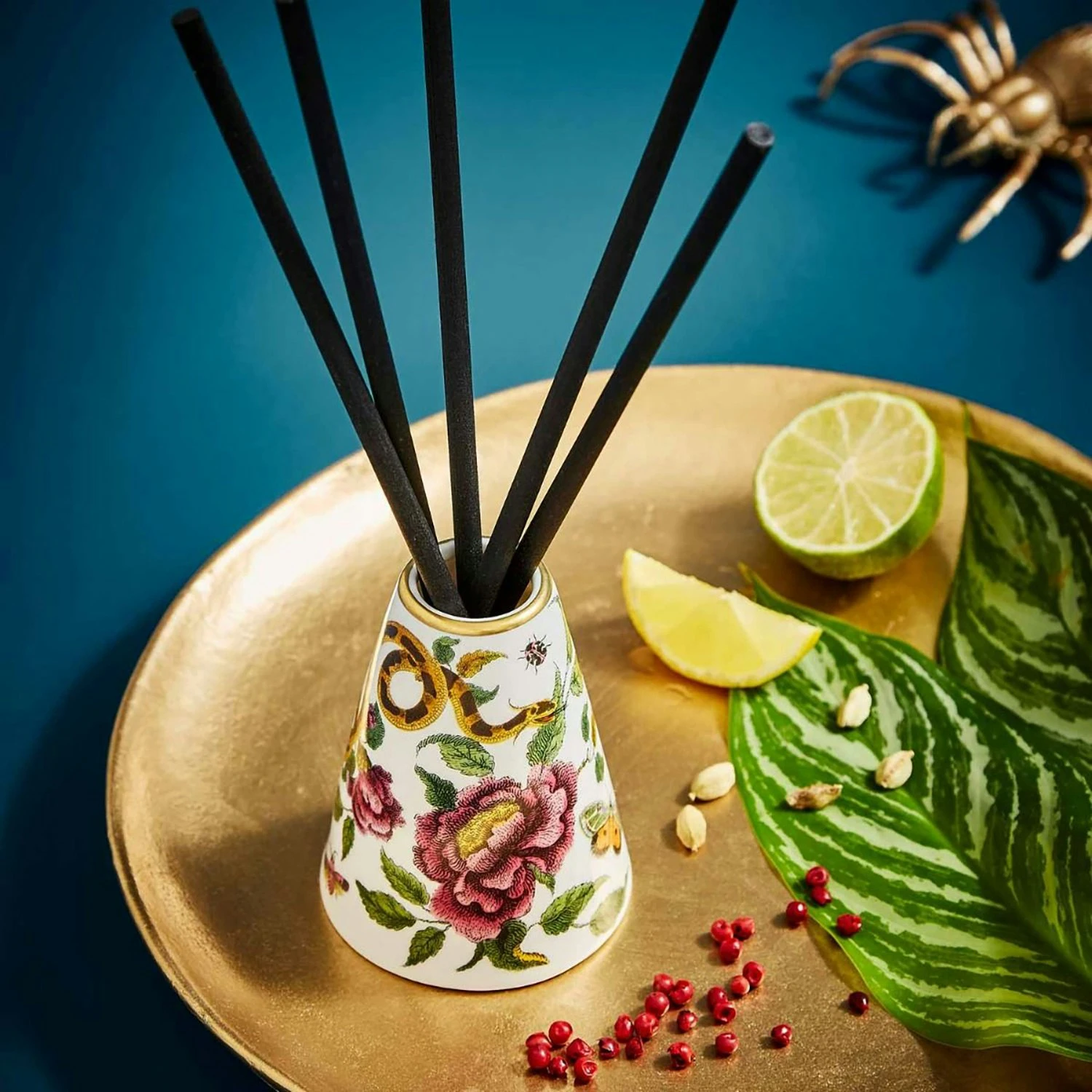 Spode Creatures Of Curiosity Tuoksujen Levitin, White Floral/Snake 5 Spode Creatures Of Curiosity Tuoksujen Levitin, White Floral/Snake - Image 3