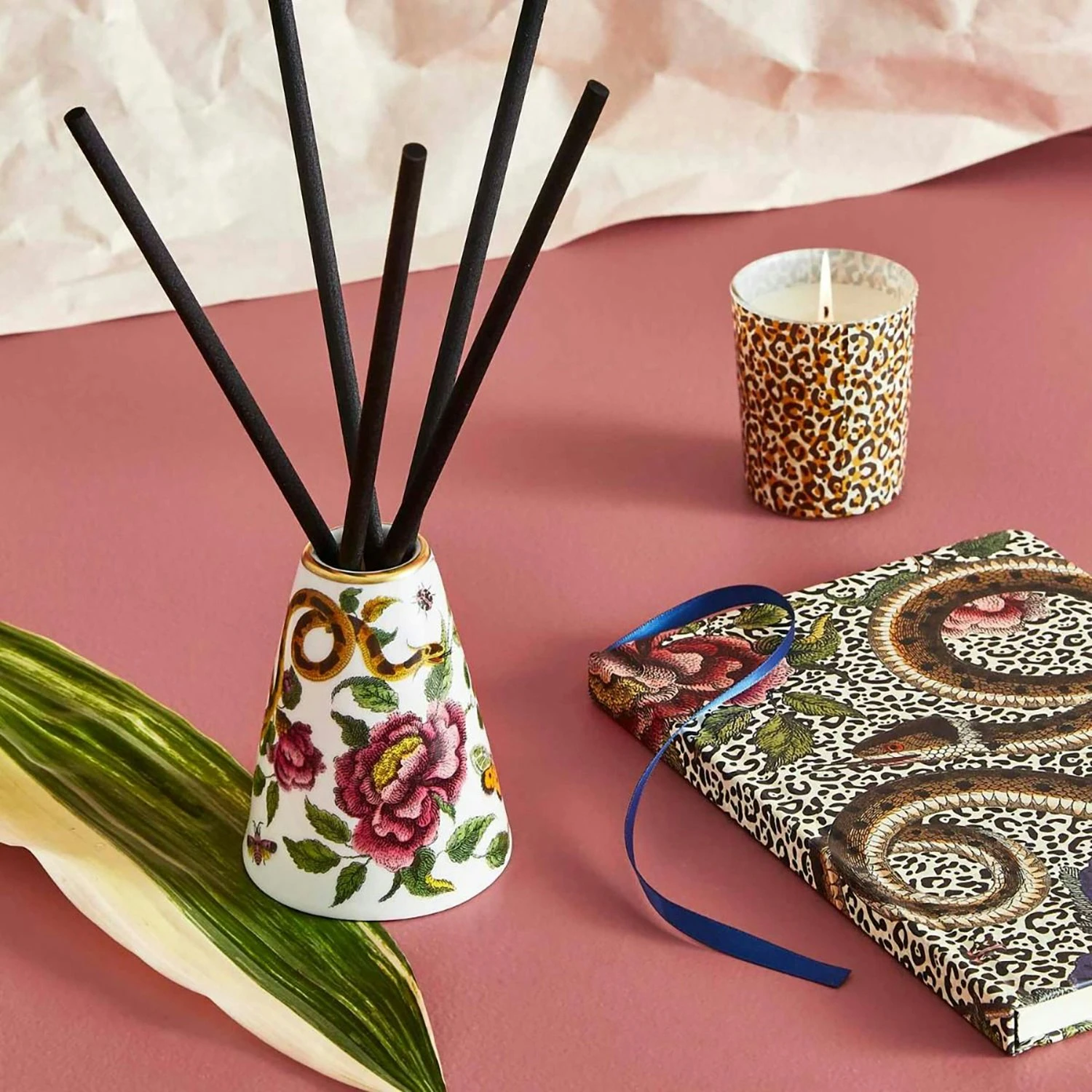 Spode Creatures Of Curiosity Tuoksujen Levitin, White Floral/Snake 6 Spode Creatures Of Curiosity Tuoksujen Levitin, White Floral/Snake - Image 4