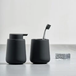 Zone Denmark Nova One Saippua-annostelija, Musta 8 Zone Denmark Nova One Saippua-annostelija, Musta -Lastenhuoneen sisustus zone denmark nova one saippua annostelija 2